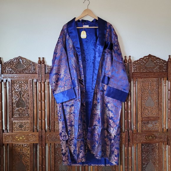 Vintage Other - NWT Longevity Asian embroidered blue robe, size 48 XL